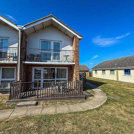 Lovely 6 Berth Villa At Waterside Village Park In Corton Ref 14100W Lowestoft Exterior photo